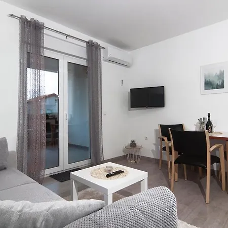 Talic Apartament *