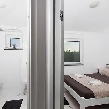 Talic Apartament *